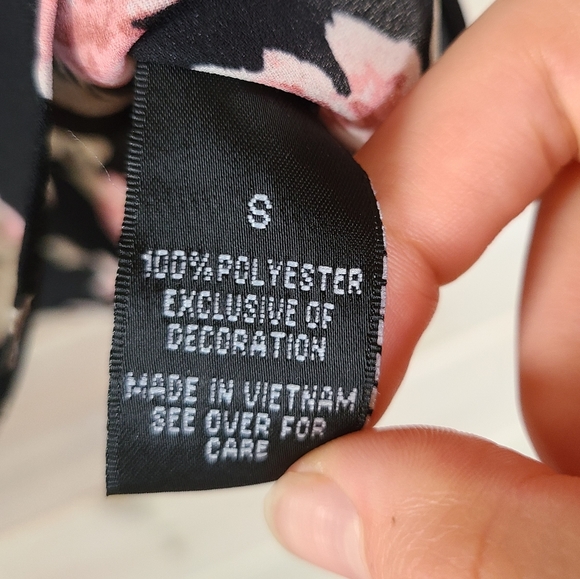 IZ Byer Black Floral Blouse - Picture 5 of 5